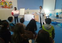 Más de un centenar de escolares malagueños participan en un taller sobre investigación biomédica