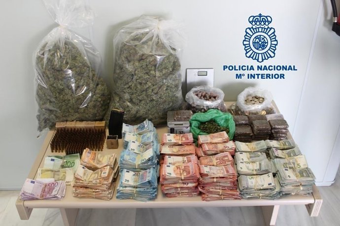 Nota De Prensa: La Policía Nacional Detiene A Cinco Personas Y Desmantela Un Pun