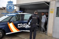 Detenidos dos jóvenes tras amenazar a la dueña de un comercio y robar el dinero de la caja registradora
