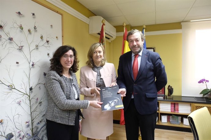 Del Olmo recibe la Agenda Sectorial de la Industria de Automoción