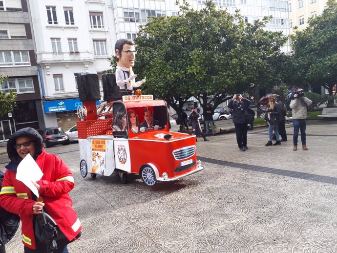 Coche de 'bombero Feijóo' en la protesta de la justicia en A Coruña 