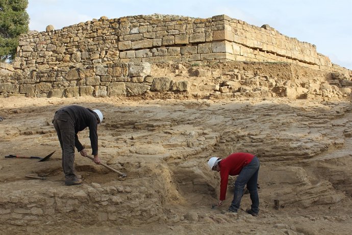 Excavació en el fossat d'Ullastret