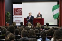 Durán señala que renovar la Constitución conlleva mejorarla pesando en los andaluces