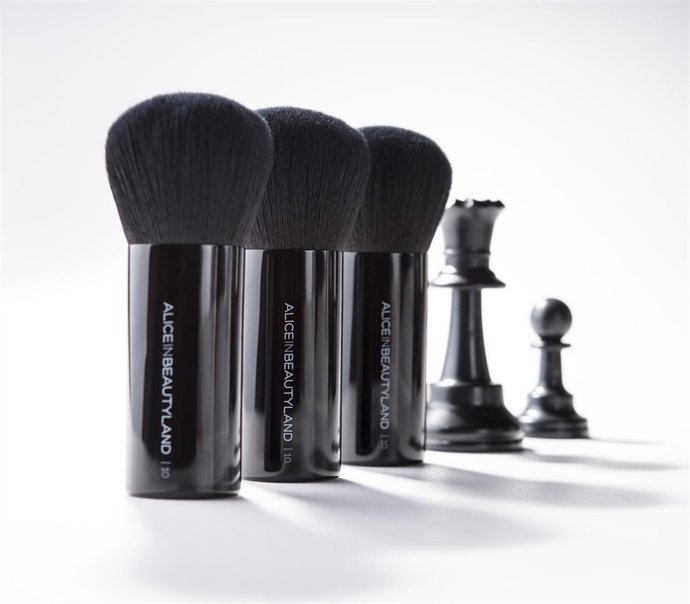 Brochas Alice and Beauty