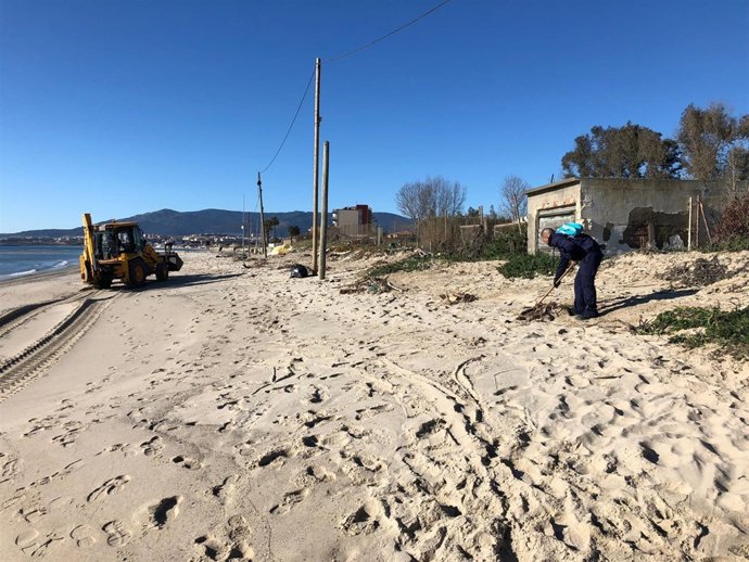 Limpieza de la playa de Palmones, de Los Barrios (Cádiz)