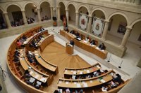 Ceniceros responderá sobre economía, paro, patrimonio y de comparecencia de Elósegui ante el Parlamento