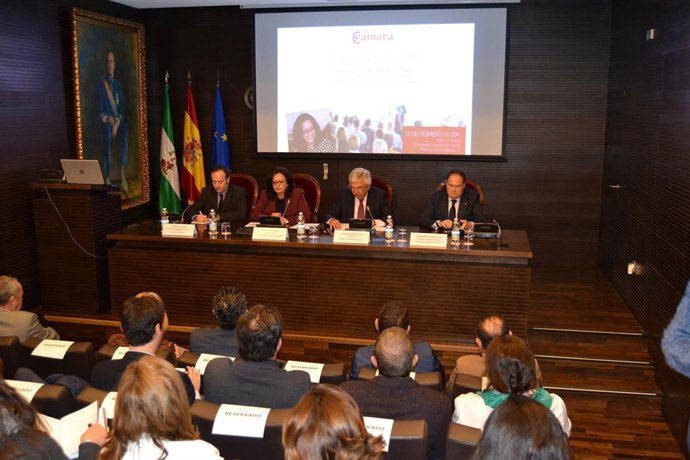 Conferencia de Inés Mazuela, secretaria general de UPTA-A.