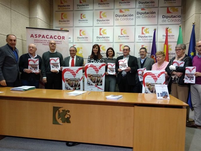 Cañete (centro) durante la presentación de las jornadas