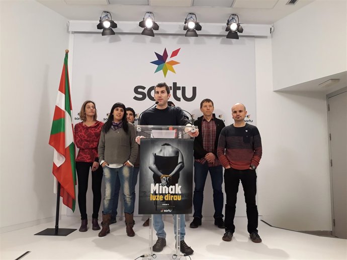 Arkaitz Rodríguez y  miembros de Sortu