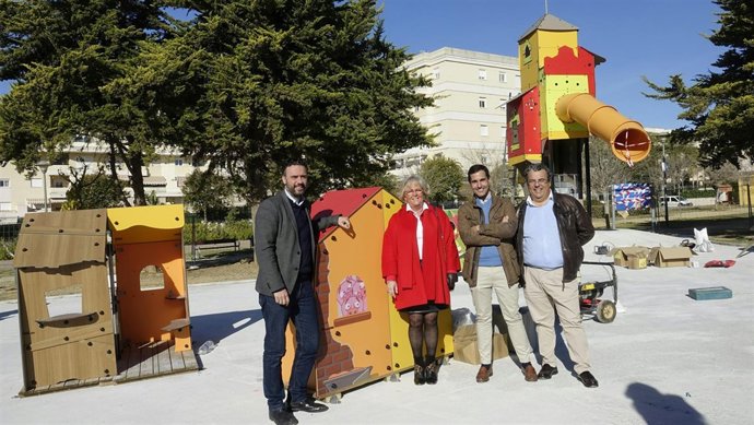 Raúl Jiménez y Teresa Porras en el Parque Infantil en Teatinos 
