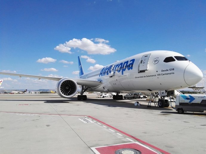 Avión dedicado al VIII Centenario de la USAL. 