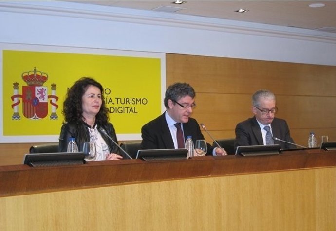 Asían junto a Nadal y el director general de Turespaña