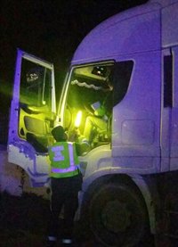 La Guardia Civil detiene al conductor de un camión pesado que superaba cinco veces la tasa de alcohol