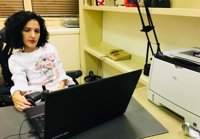 La senadora que envió a un ayudante a votar en su lugar alega que se mueve con dificultad y que pidió que la esperasen