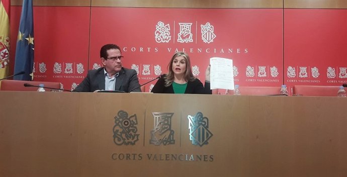 Eva Ortiz junto a Jorge Bellver en las Corts