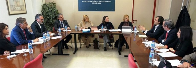 Pp turismo empresarios reunión alarcón navarro con CEM Málaga turismo