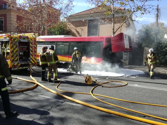 Autobús de Tussam siniestrado