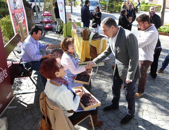 Presidente de la diputaciónd e málaga elías bendodo en la noria 5 años aniversar