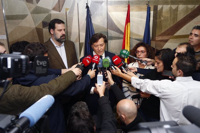 Lete junto a Alfonso Reyes y Esther Queraltó