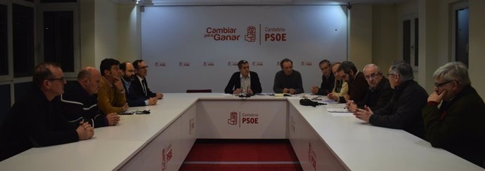Reunión sobre Vuelta Ostrera en el PSOE 