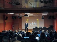 El catedrático Antoni Riera subraya la importancia de que las empresas tradicionales aprendan "de los millenials"