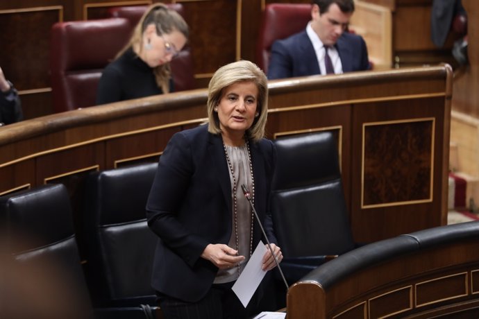 Fátima Báñez en la sesión de control al Gobierno en el Congreso