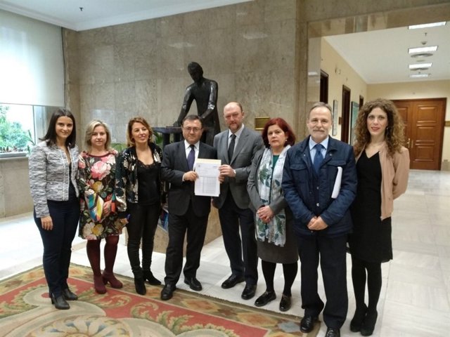 Diputados del PSOE registran una PNL sobre efectivos policiales