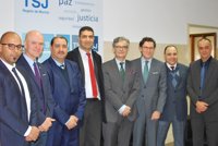 Jueces tunecinos visitan la Región de Murcia para conocer los proyectos de transparencia e innovación del TSJ