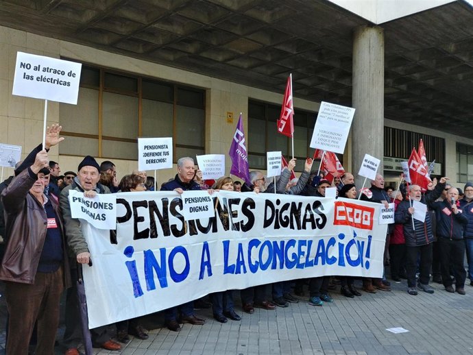 Concentración de pensionistas en denfensa de su poder adquisitivo.