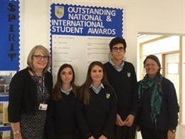 Los tres alumnos del centro de Málaga obtuvieron la mejor nota mundial. 