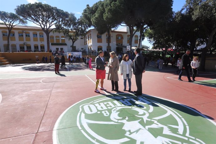 Ayuntamiento de Marbella alcaldesa colegio repintado mejora instalaciones colegi