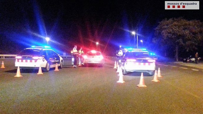 Control policial de Mossos d'Esquadra en el Carnaval de Sitges