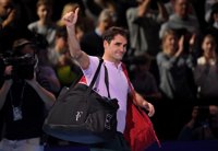 Federer, a dos partidos de arrebatar el número uno a Nadal