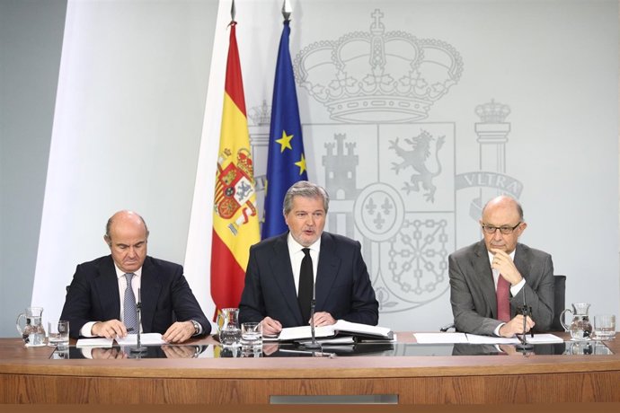 Rueda de prensa de Iñigo Méndez de Vigo, Luis de Guindos y Montoro