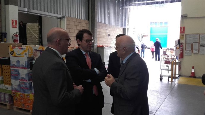 Fernández Mañueco durante su visita