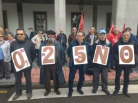 Cientos de pensionistas se concentran por el futuro del sistema público de pensiones y llaman a los jóvenes a sumarse