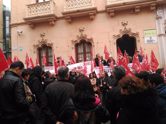 Concentración CCOO y UGT en Toledo