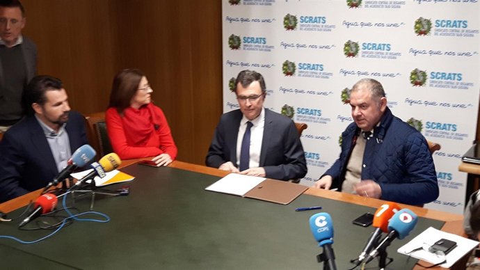  Lucas Jiménez, A La Derecha, Durante La Rueda De Prensa