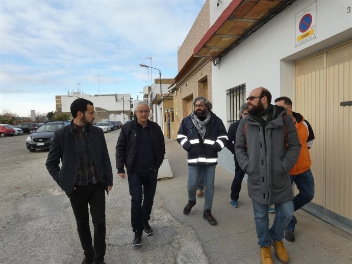 IU visita la barriada de Su Eminencia