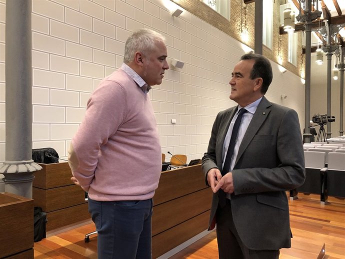 Sánchez Quero y Miramón hablan antes del pleno de la DPZ 