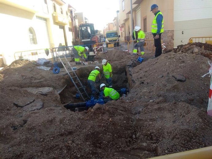 La Mojonera está realizando obras en algunas calles y caminos rurales.