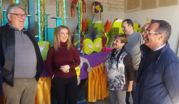 Alcaldesa de Alcalá de Guadaíra con la Asociación de Carnaval