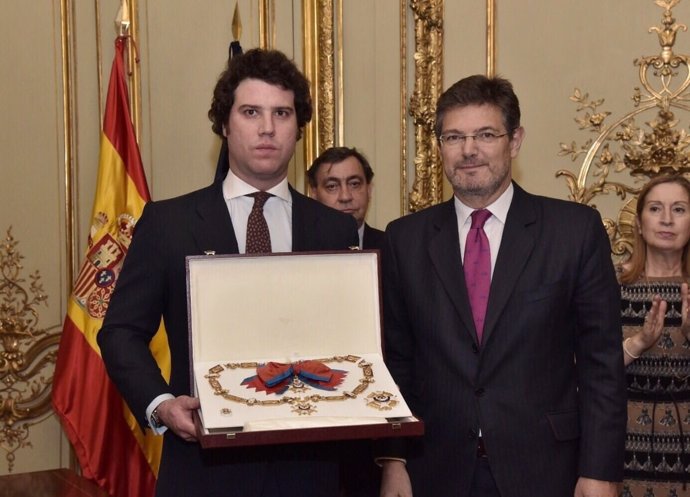 Catalá impone a Maza la Gran Cruz  de San Raimundo de Peñafort a título póstumo