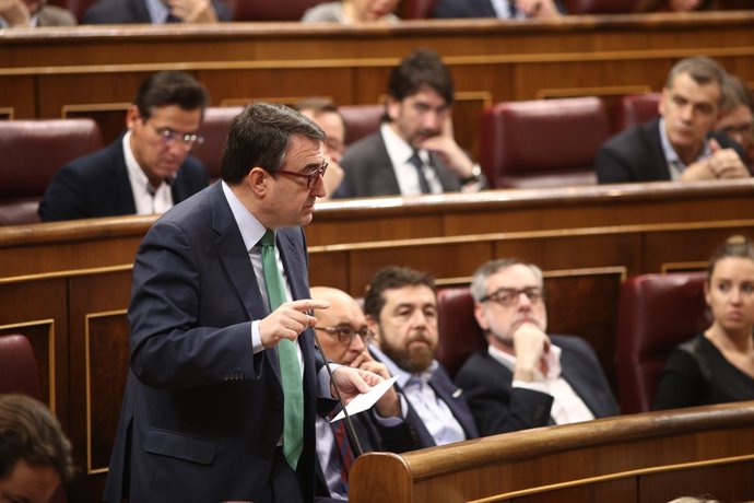 Aitor Esteban en la sessió de control al Govern al Congrés