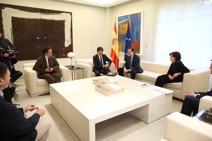 Rajoy i Santamaría es reuneixen amb el president de Societat Civil Catalana