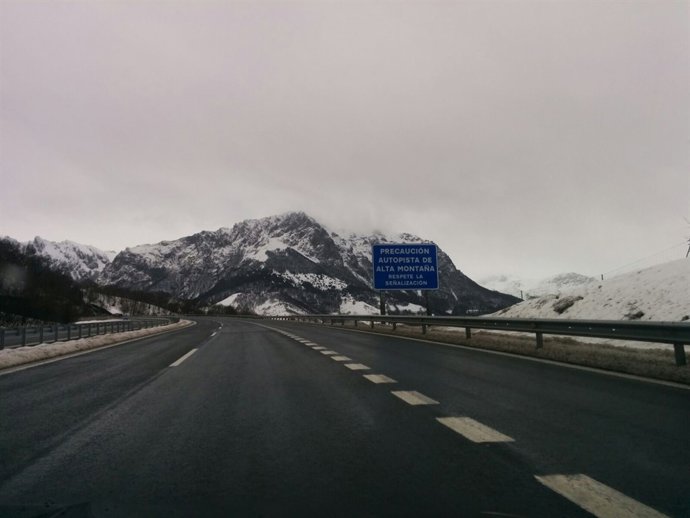 Autopista del Huerna, AP-66, nieve, temporal, cadenas, puerto de montaña