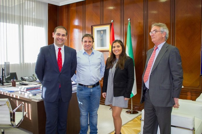 José Luis Ramos recibe a los representantes de Policedencias España SL. 