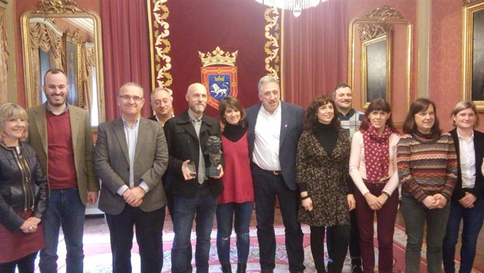 Recepción a Mikel Serrano, galardonado por 'Handia'