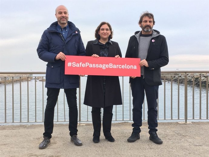Colau amb ONG ajuda refugiats