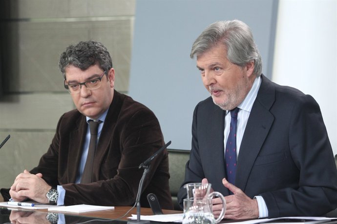 Roda de premsa d'Iñigo Méndez de Vigo i Álvaro Nadal després del Consell